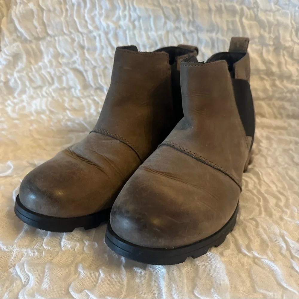 Sorel Emelie Chelsea Taupe Boots Size 7 Waterproof